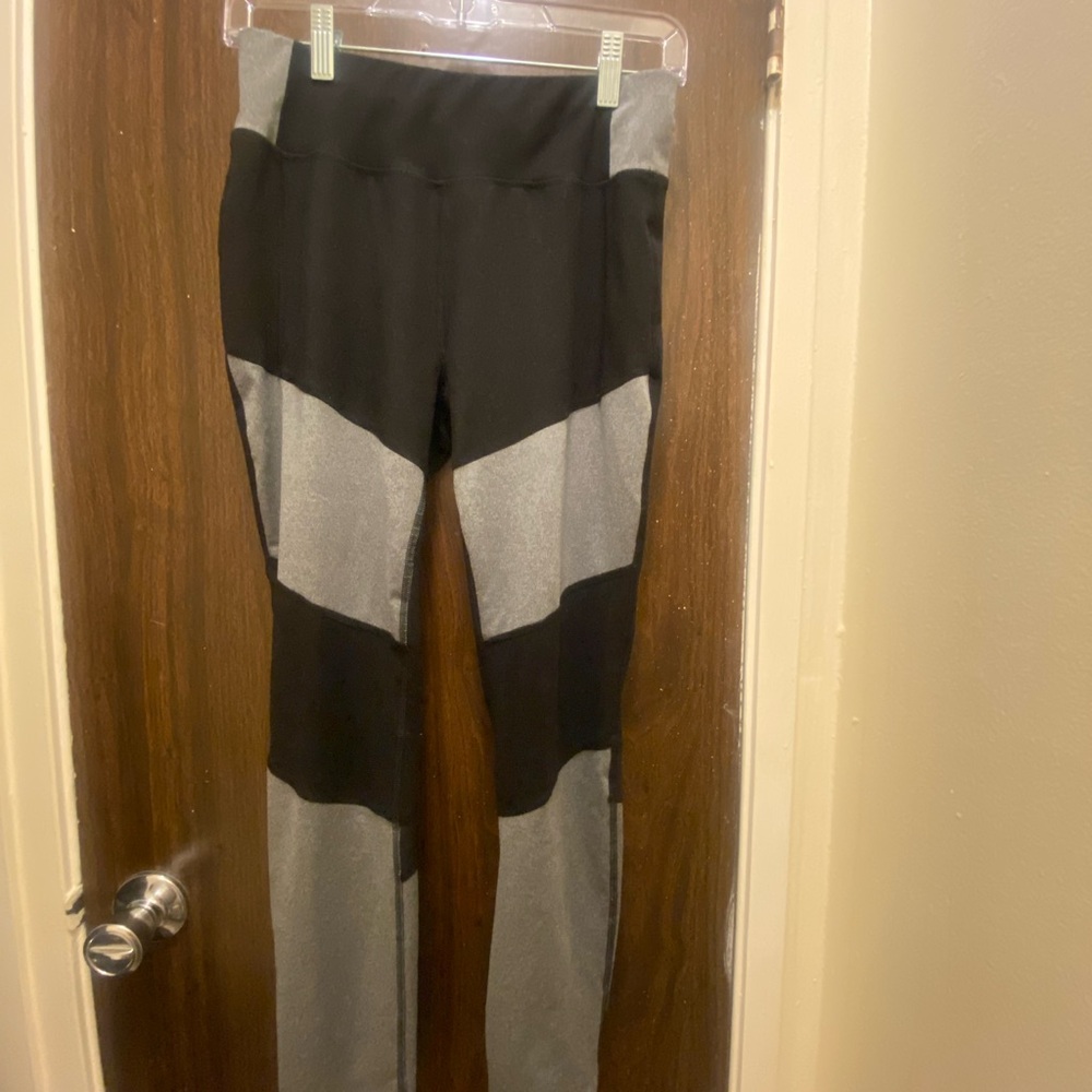 Athletic Works Black and Gray Colorblock Leggings